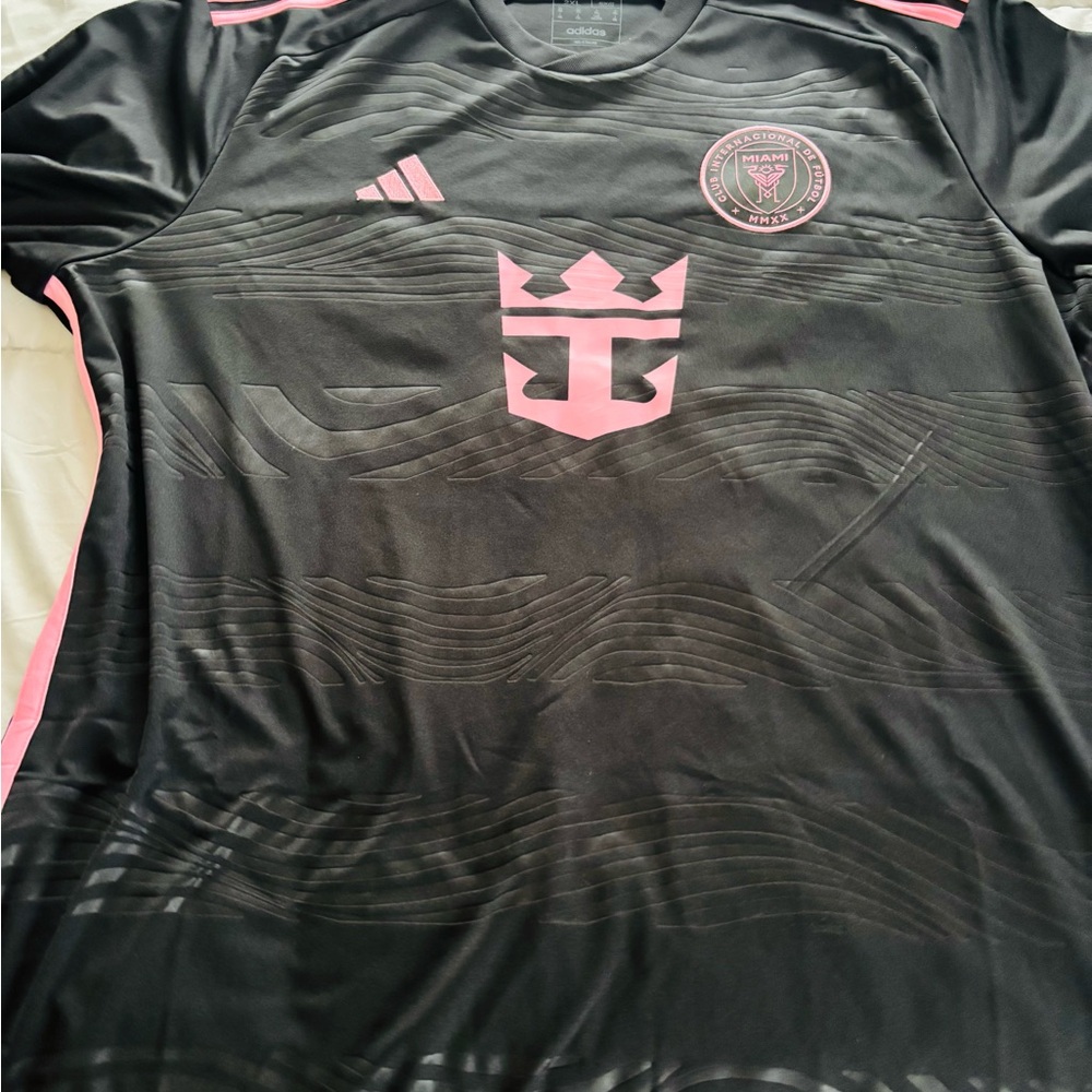 Adidas Black and Pink Men's Jersey